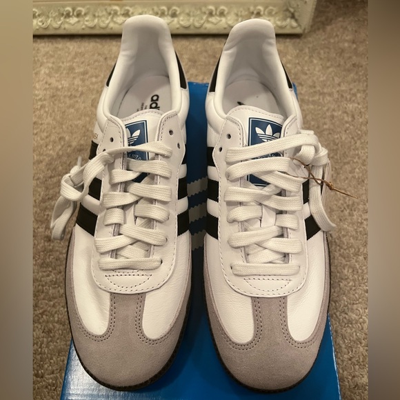 Adidas - Picture 1 of 4